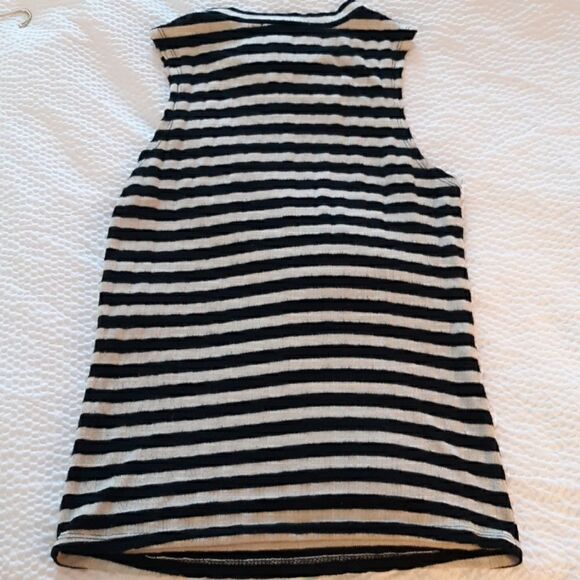 rue21, sleeveless top., black and off white. Small - Picture 3 of 7